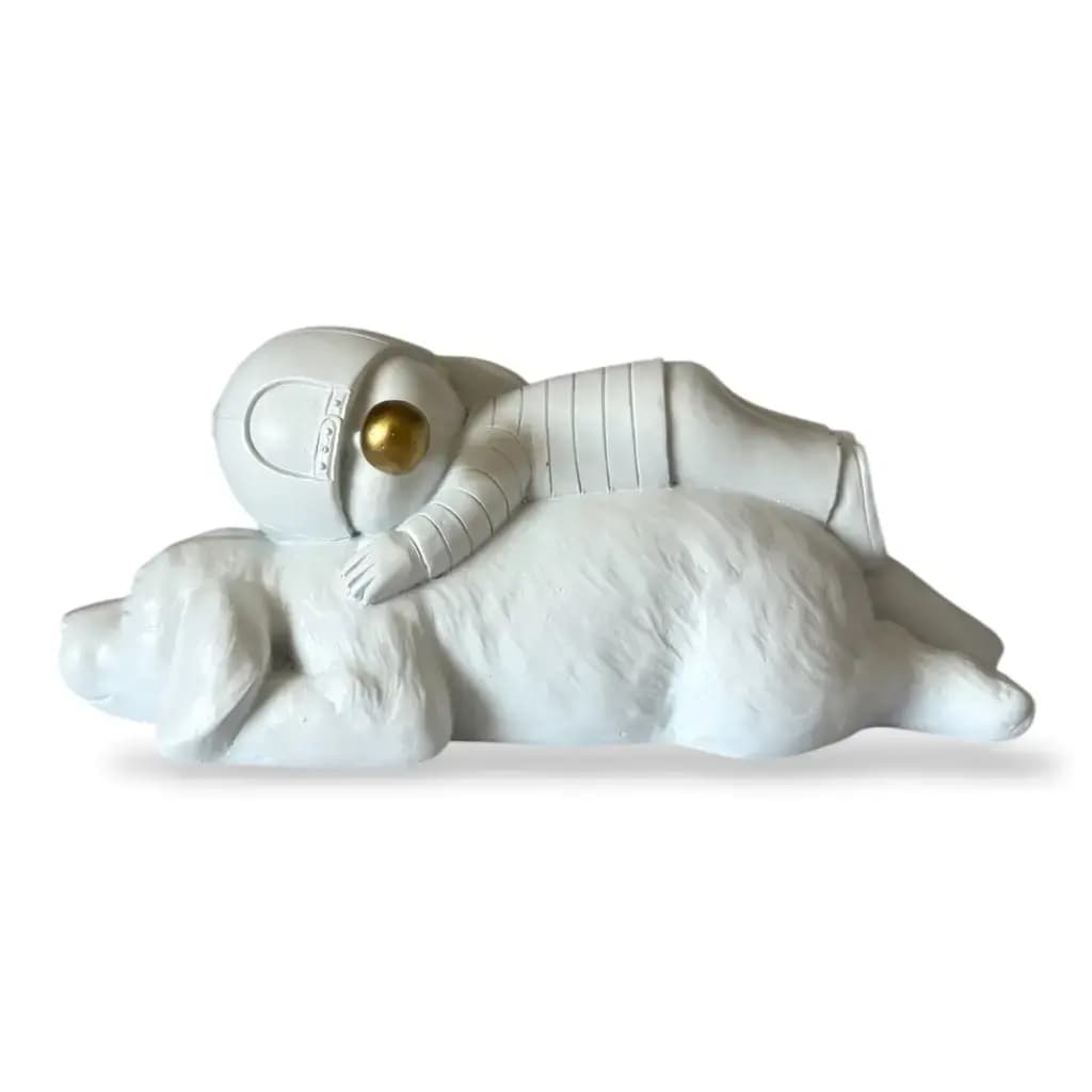 Escultura Decorativa Menino Deitado sobre seu Cachorro — Única
