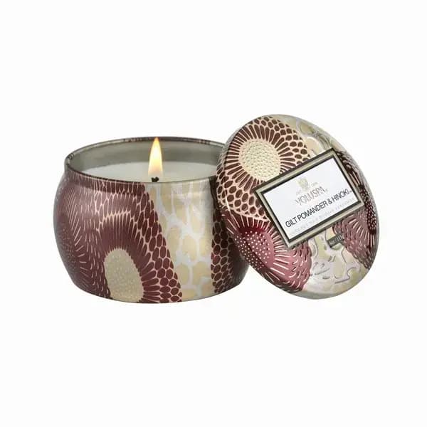 Mini Vela Lata Gilt Pomander e Hinoki 25h Voluspa — Única