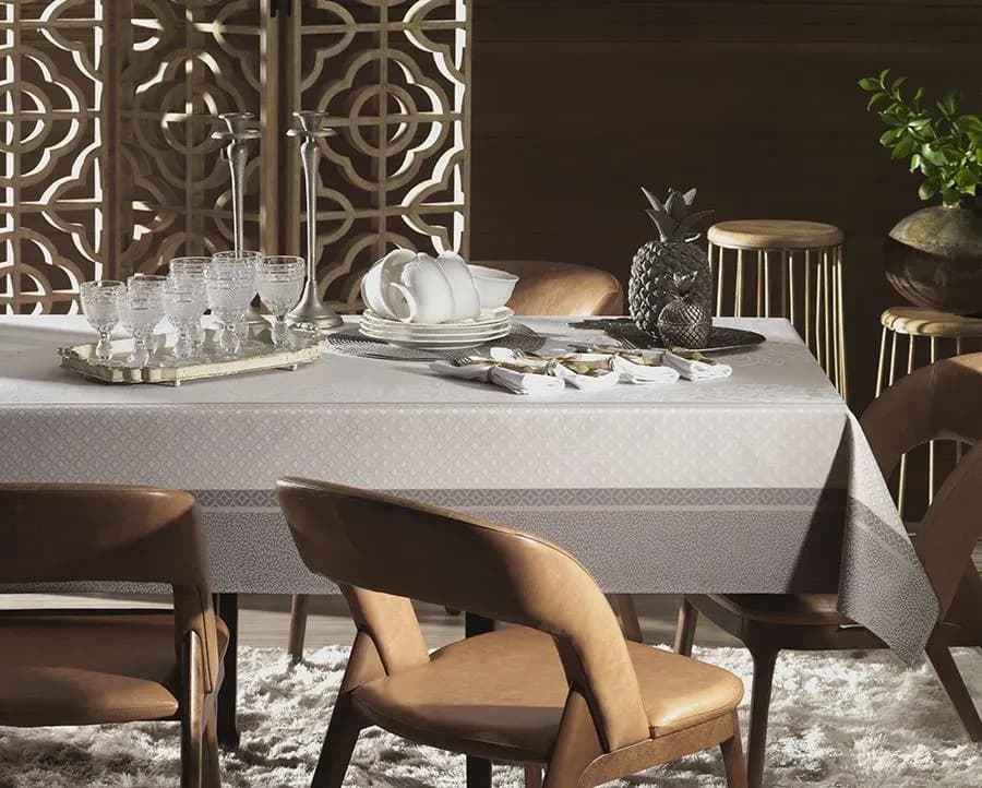Toalha de Mesa Karsten Celebration Bourbon - Retangular - 1.80x3.20m