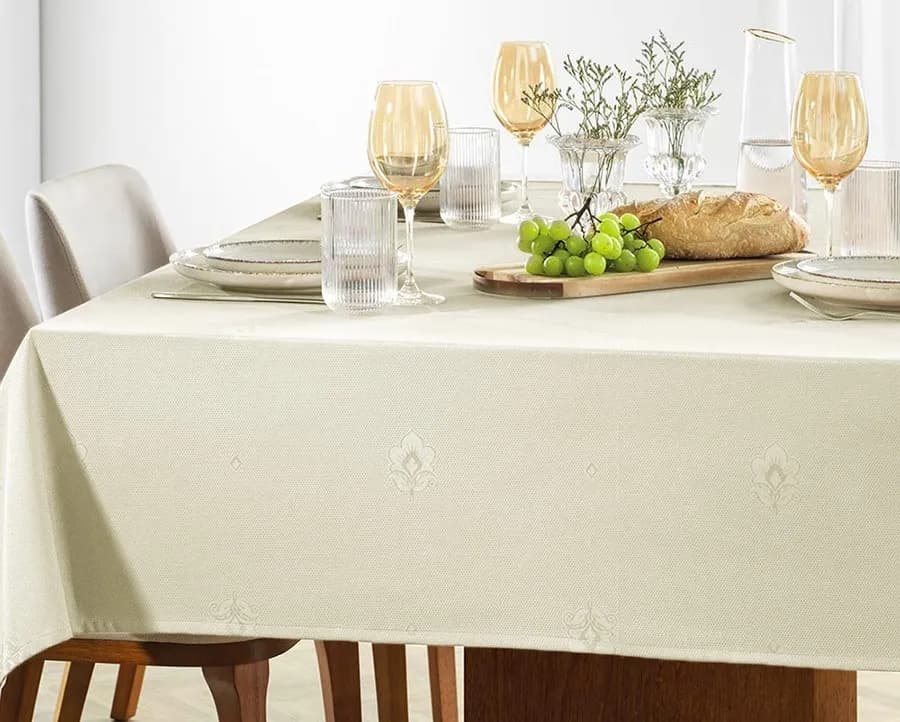 Toalha de Mesa Karsten Celebration Desiree - Retangular - 1.80x2.70m