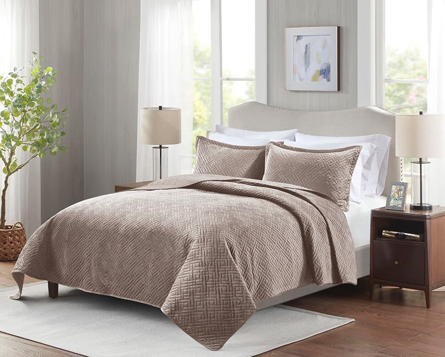 Colcha Matelassê Veludo Le Mans Queen com 2 Porta Travesseiros - Corttex