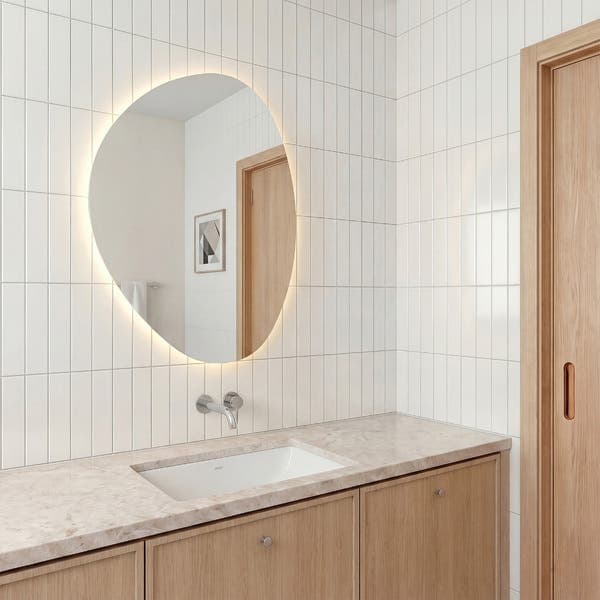 Espelho para Banheiro Orgânico com LED Bivolt 45x60cm Orgânico Dna Lustres