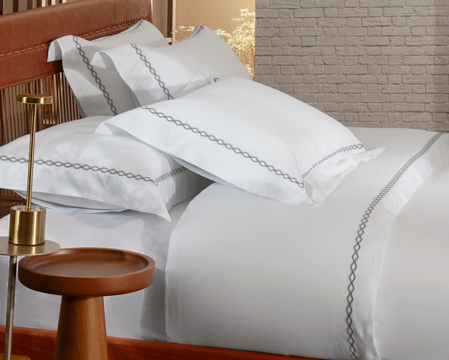 Jogo de Cama Bordado Mykonos King - Cetim 300 Fios 100% Algodão Egípcio - Casa K