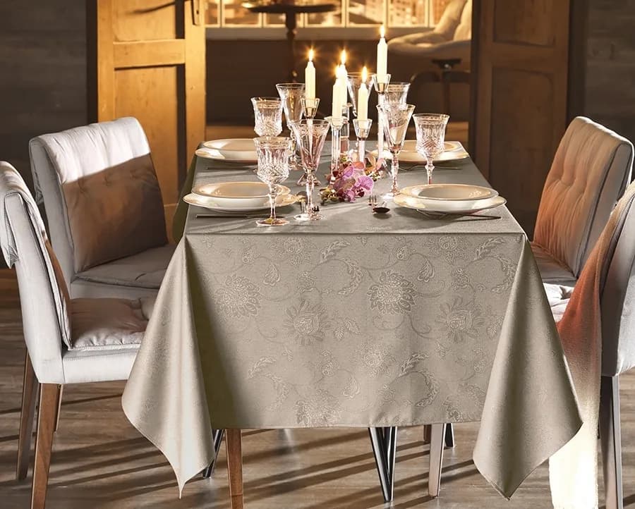 Toalha de Mesa Karsten Celebration Sienna - Quadrada - 2.20x2.20m